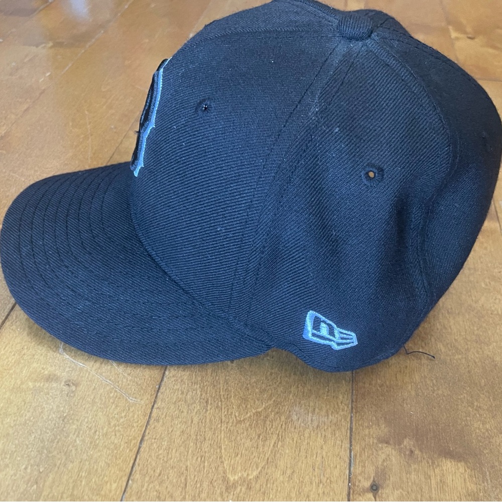 Boston Red Sox hat - Picture 4 of 4